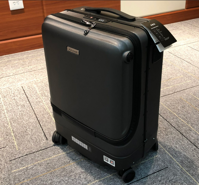 Airwheel riding luggage